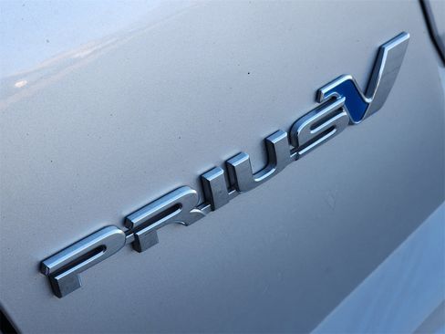 Used 2016 Toyota Prius V Two image 10