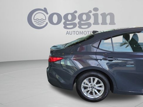 Used 2025 Toyota Camry LE FWD image 33