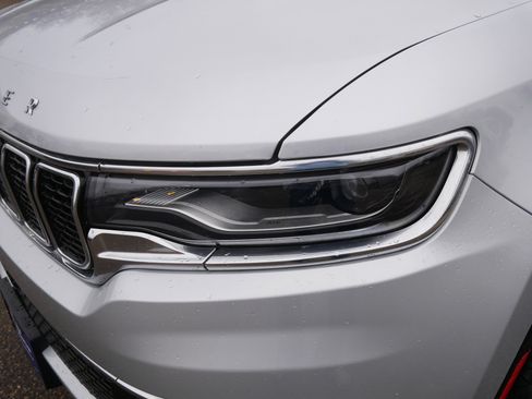 Used 2024 Jeep Wagoneer L Series II image 16