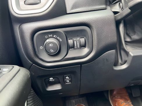 Used 2025 RAM 1500 Big Horn AWD/4WD image 30