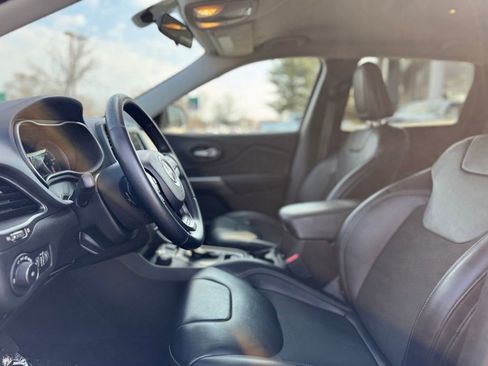 Used 2020 Jeep Cherokee Latitude Plus w/ Cold Weather Group image 16