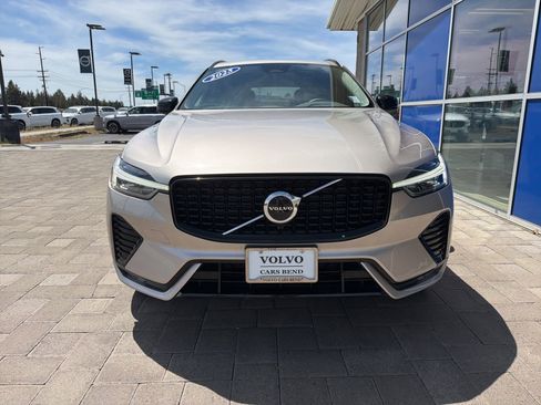 Used 2025 Volvo XC60 B5 Core AWD/4WD image 3