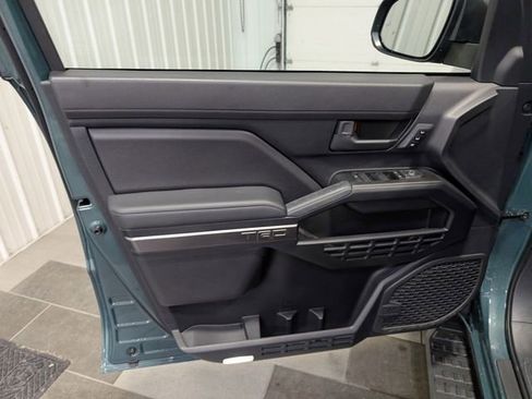 Used 2025 Toyota 4Runner TRD Off-Road Premium AWD/4WD image 13