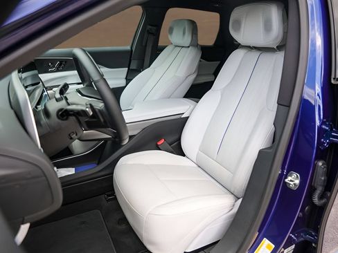 Certified 2025 Cadillac Lyriq Sport w/ LPO, Floor Liner Package AWD/4WD image 7
