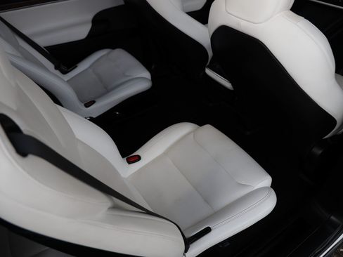 Used 2022 Tesla Model X AWD/4WD image 17