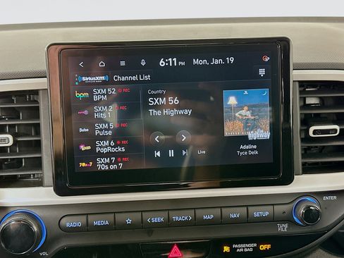 Used 2025 Hyundai Venue Limited image 21