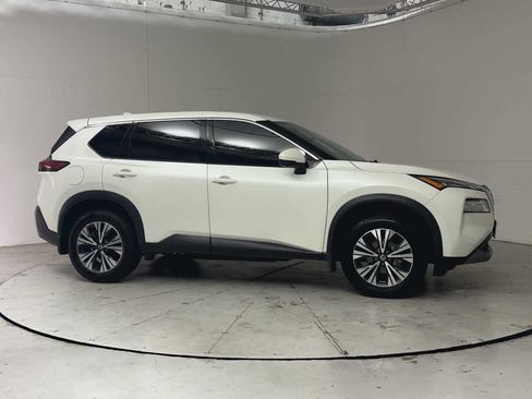 Used 2021 Nissan Rogue SV FWD image 4