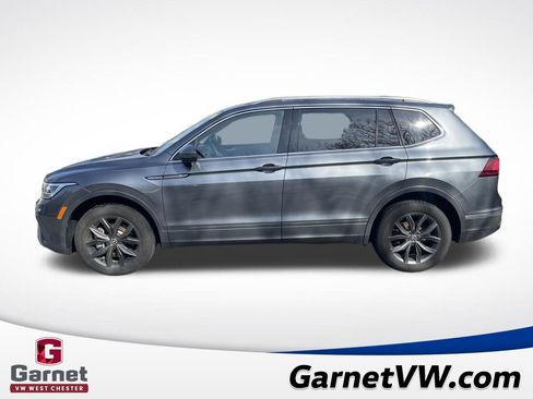 Used 2023 Volkswagen Tiguan SE w/ Panoramic Sunroof Package image 2
