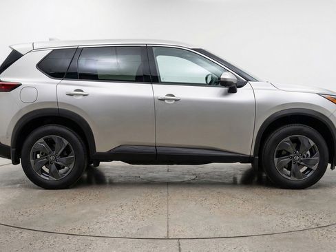 Used 2025 Nissan Rogue SV AWD/4WD image 11