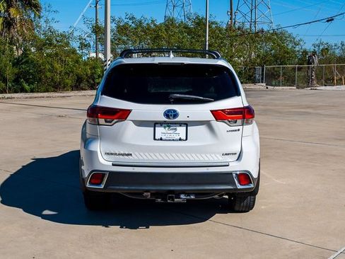 Used 2018 Toyota Highlander Limited image 3