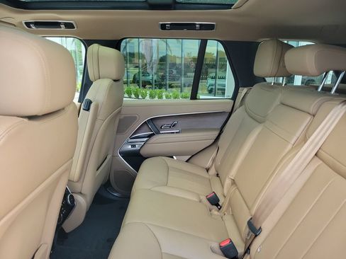 Certified 2025 Land Rover Range Rover SE AWD/4WD image 16