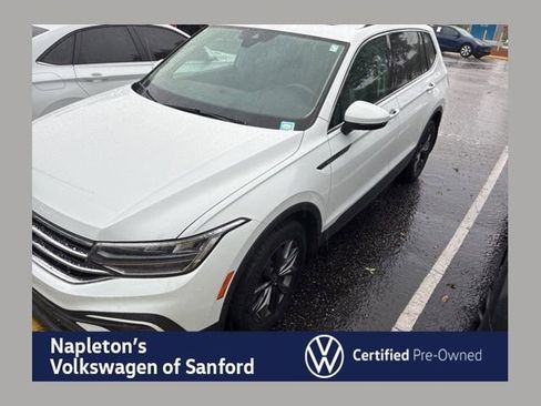 Used 2022 Volkswagen Tiguan SE FWD image 1