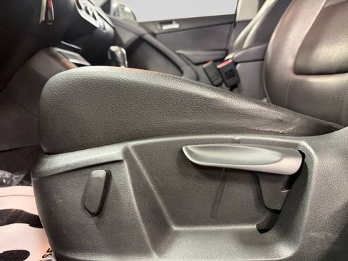Used 2012 Volkswagen Tiguan S AWD/4WD image 36