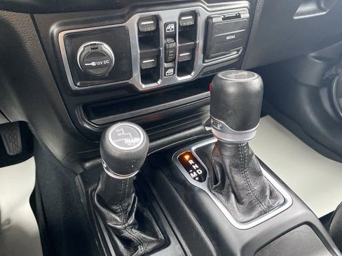 Used 2022 Jeep Wrangler Unlimited Sahara image 32