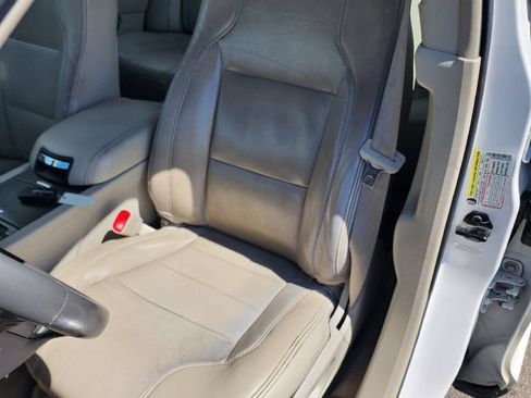 Used 2012 Ford Taurus Limited FWD image 15