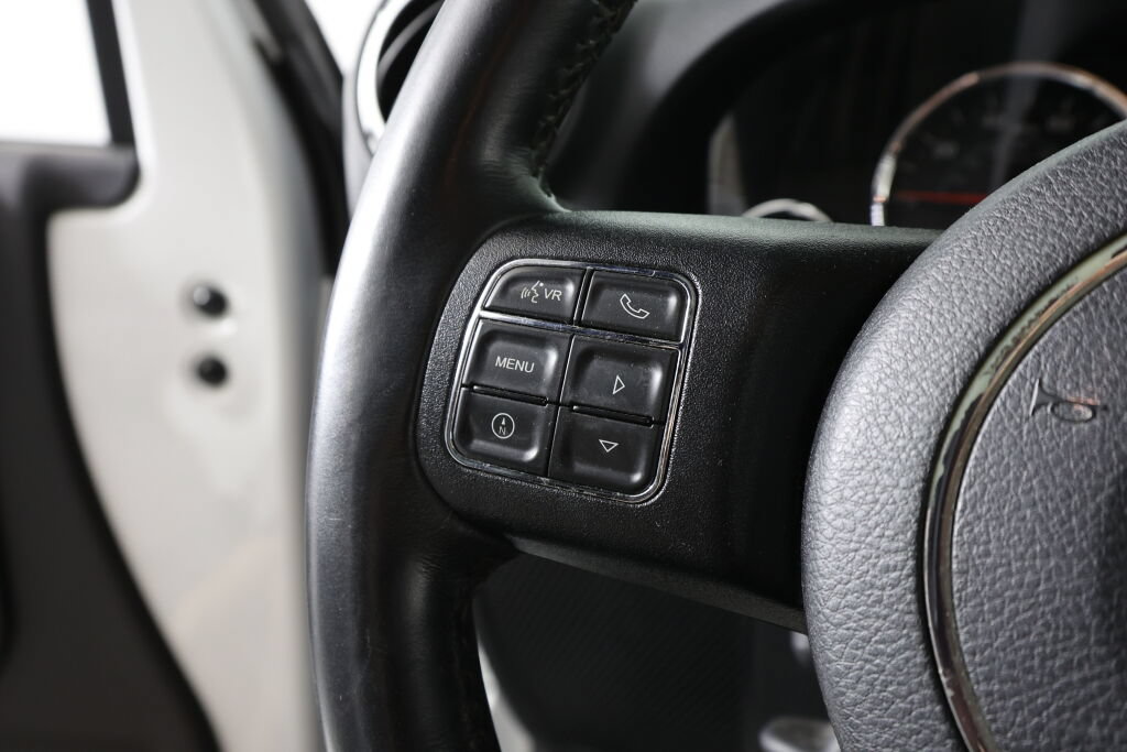 Used 2016 Jeep Wrangler Unlimited Sahara w/ Connectivity Group AWD/4WD image 30
