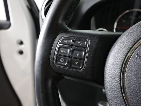 Used 2016 Jeep Wrangler Unlimited Sahara w/ Connectivity Group AWD/4WD image 30