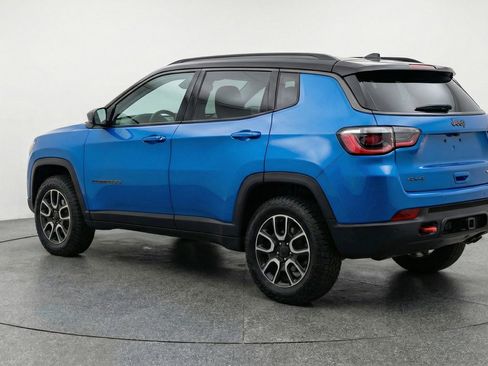Used 2025 Jeep Compass Trailhawk AWD/4WD image 6