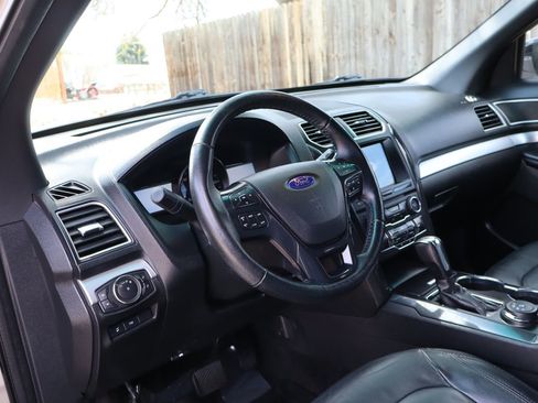 Used 2017 Ford Explorer XLT w/ Equipment Group 202A image 15