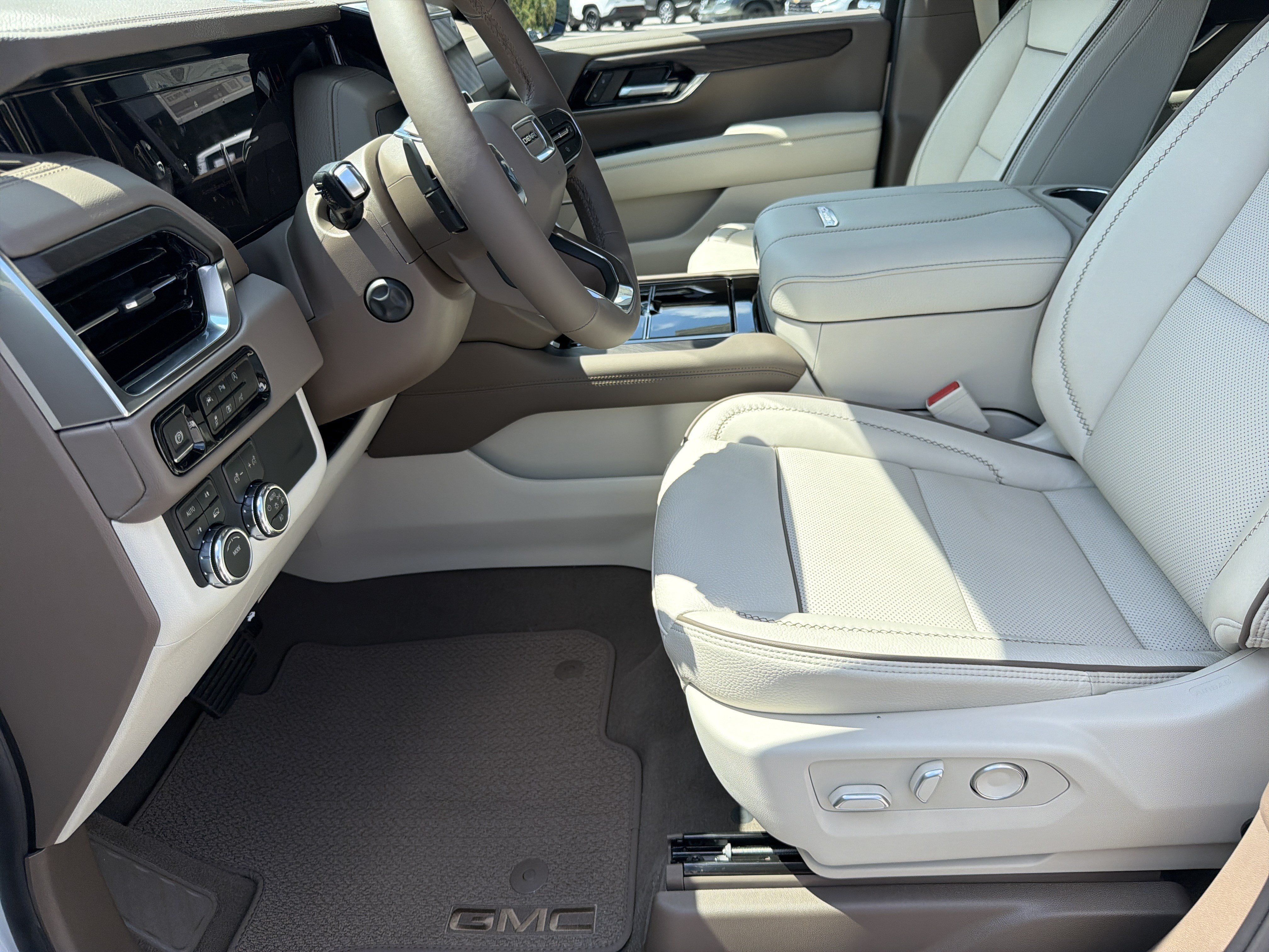 New 2026 GMC Yukon Denali w/ Sun & Power Step Package AWD/4WD image 10