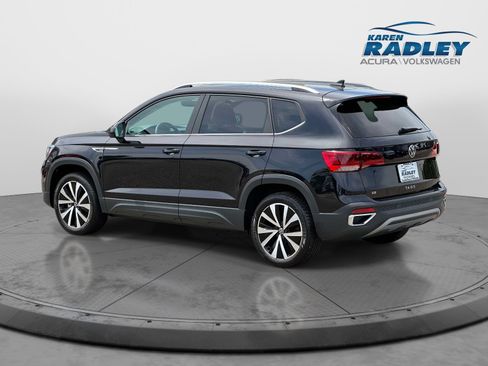 Certified 2023 Volkswagen Taos SE FWD image 4