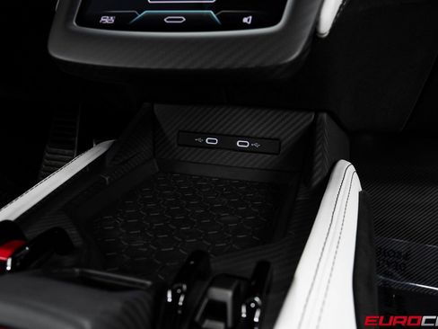 Used 2024 Lamborghini Revuelto image 40