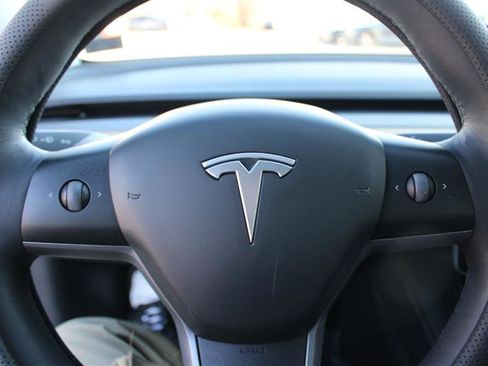 Used 2023 Tesla Model 3 Standard Range image 15