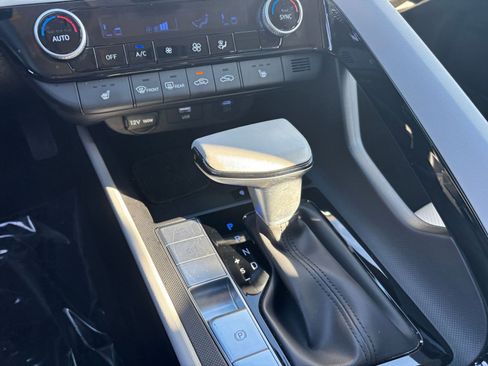 Used 2025 Hyundai Elantra Limited image 44