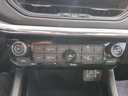 Used 2022 Jeep Compass Limited image 15