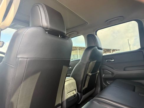 Used 2024 Nissan Frontier SL w/ Technology Package RWD image 19