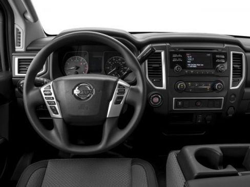 Used 2017 Nissan Titan S image 10