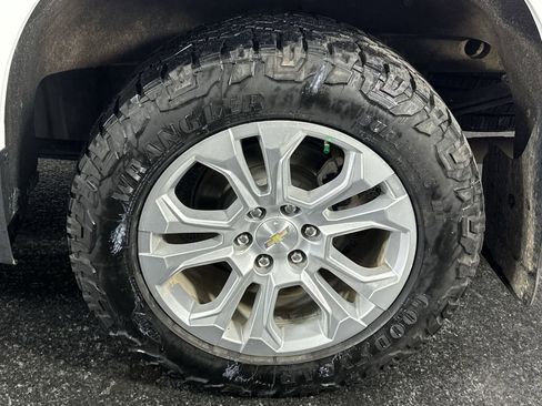 Used 2024 Chevrolet Silverado 1500 LTZ AWD/4WD image 10