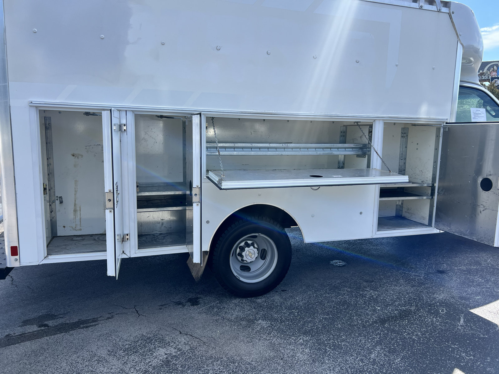 Used 2020 Chevrolet Express 3500 w/ Power Convenience Package RWD image 11