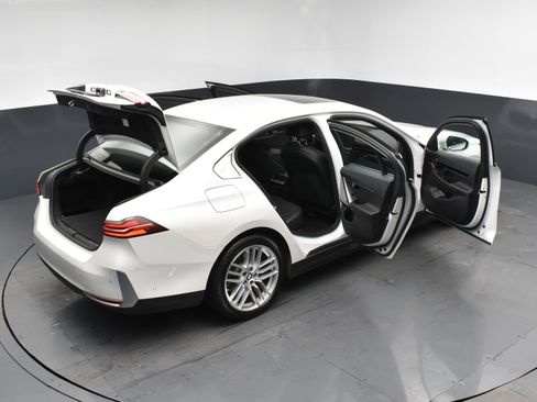 Used 2024 BMW 530i w/ Premium Package image 28