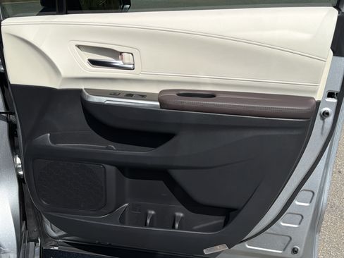 Used 2021 Toyota Sienna Platinum FWD image 14