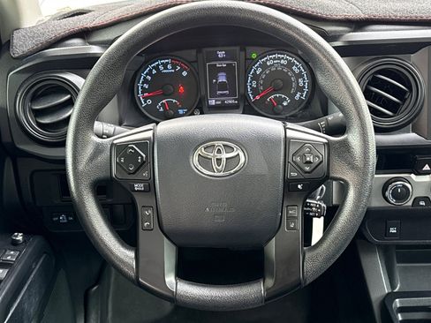 Used 2018 Toyota Tacoma SR image 17