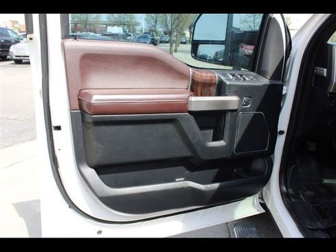 Used 2015 Ford F150 Platinum w/ Equipment Group 701A Luxury AWD/4WD image 18