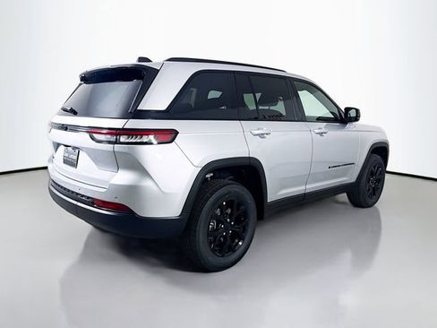 New 2025 Jeep Grand Cherokee Laredo image 7