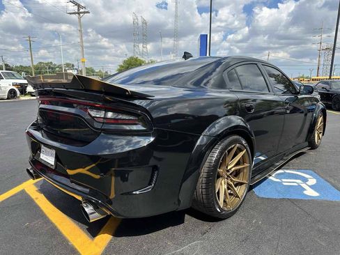 Used 2017 Dodge Charger R/T Scat Pack w/ Beats Audio Group RWD image 5