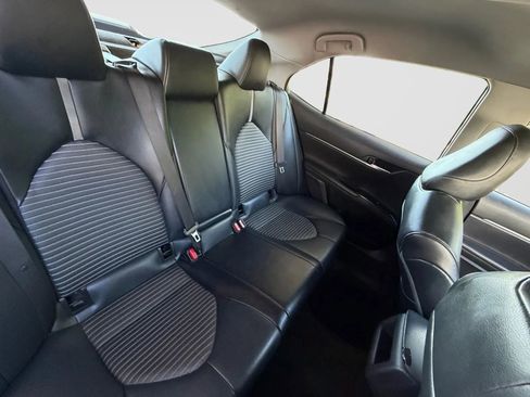Used 2020 Toyota Camry SE FWD image 18