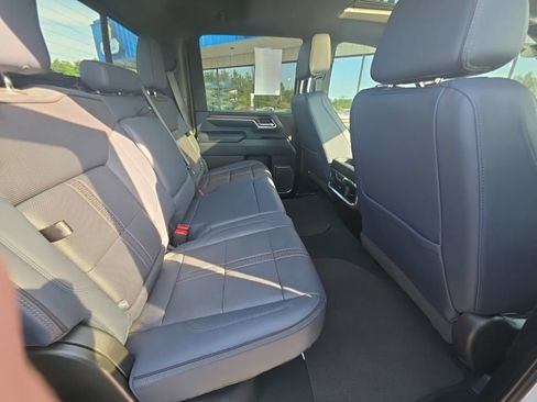 Used 2025 Chevrolet Silverado 2500 High Country w/ High Country Premium Package AWD/4WD image 17