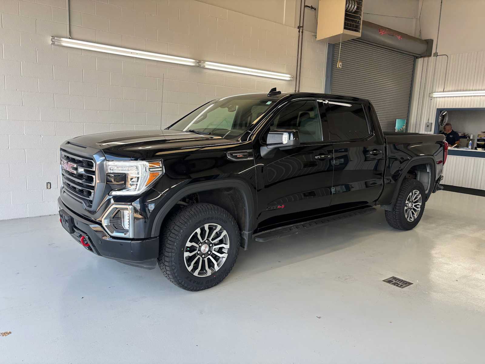 Used 2022 GMC Sierra 1500 AT4 w/ AT4 Premium Package AWD/4WD image 2