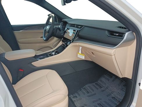 New 2026 Jeep Grand Cherokee Limited AWD/4WD image 24