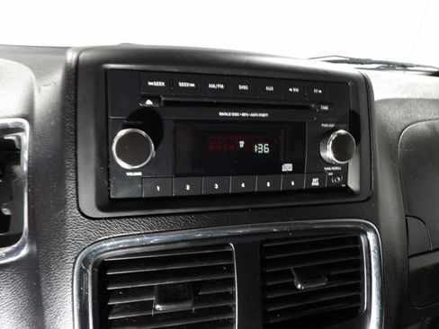 Used 2013 Dodge Grand Caravan SXT image 18