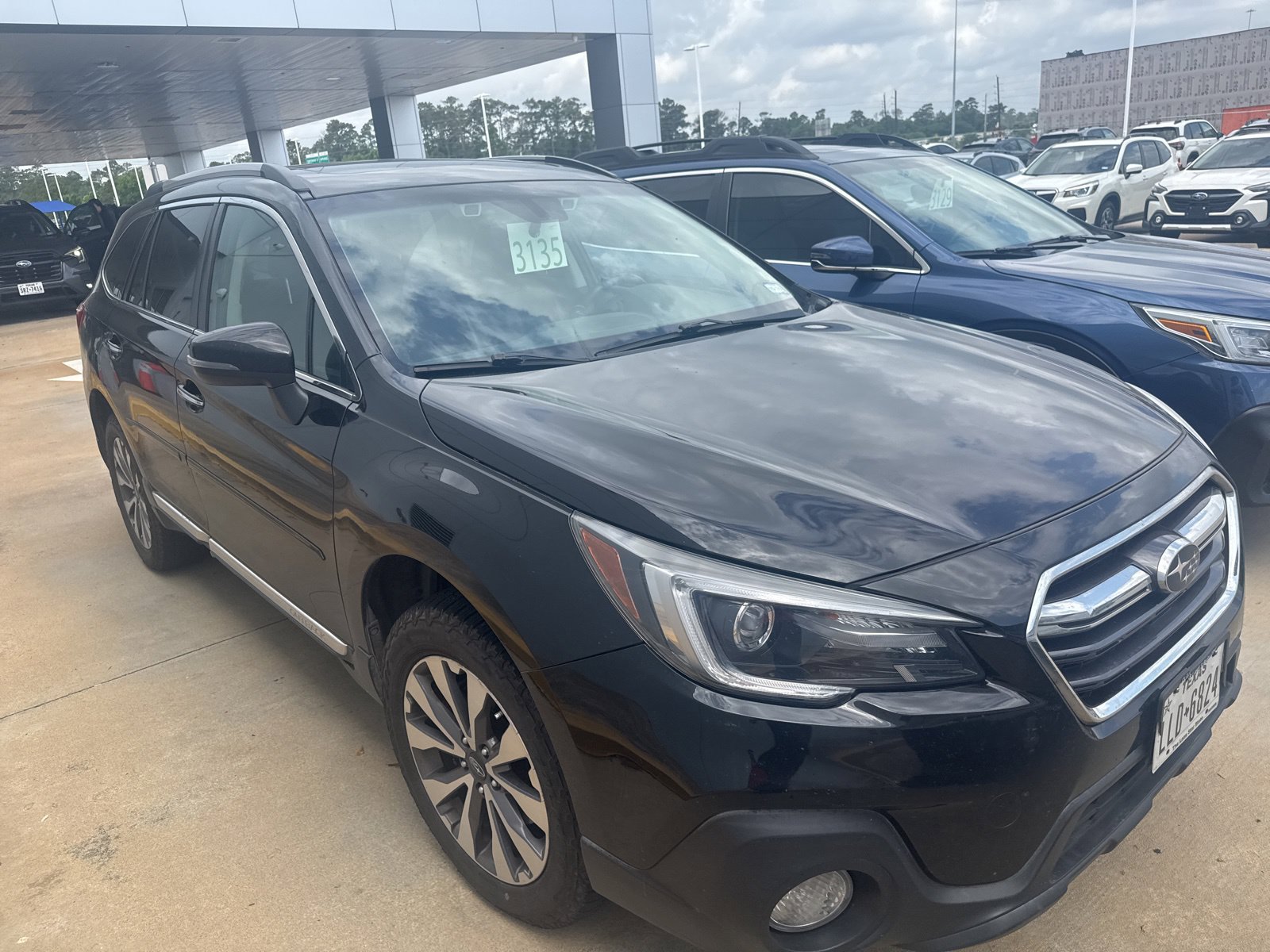 Used 2019 Subaru Outback 3.6R Touring w/ Popular Package #3A AWD/4WD image 2