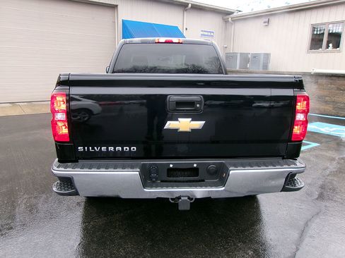 Used 2018 Chevrolet Silverado 1500 Custom w/ Custom Value Package image 4