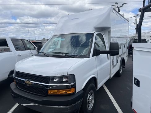 New 2024 Chevrolet Express 3500 w/ Power Convenience Package RWD image 4