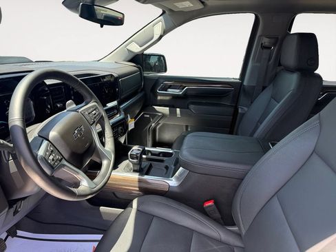 Used 2025 Chevrolet Silverado 1500 LT Trail Boss w/ Convenience Package II AWD/4WD image 9