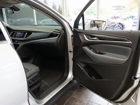 Used 2020 Buick Enclave Essence image 41