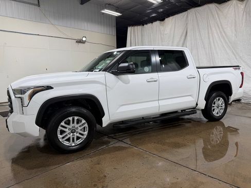 Used 2025 Toyota Tundra SR5 AWD/4WD image 13